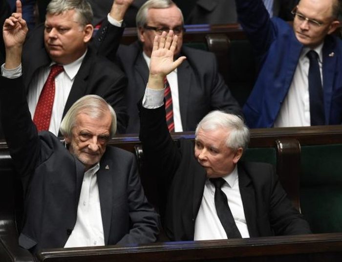 „Szczęśliwy starzec, jak przeżyje marzec!” Rzecz o "Nocnej Zmianie 2020"