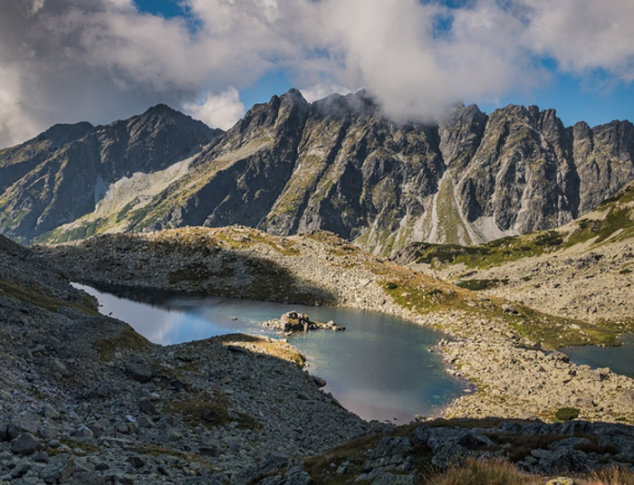 851,06 zł kary dostało już ponad 70 osób. Turyści muszą się mieć na baczności w Tatrach