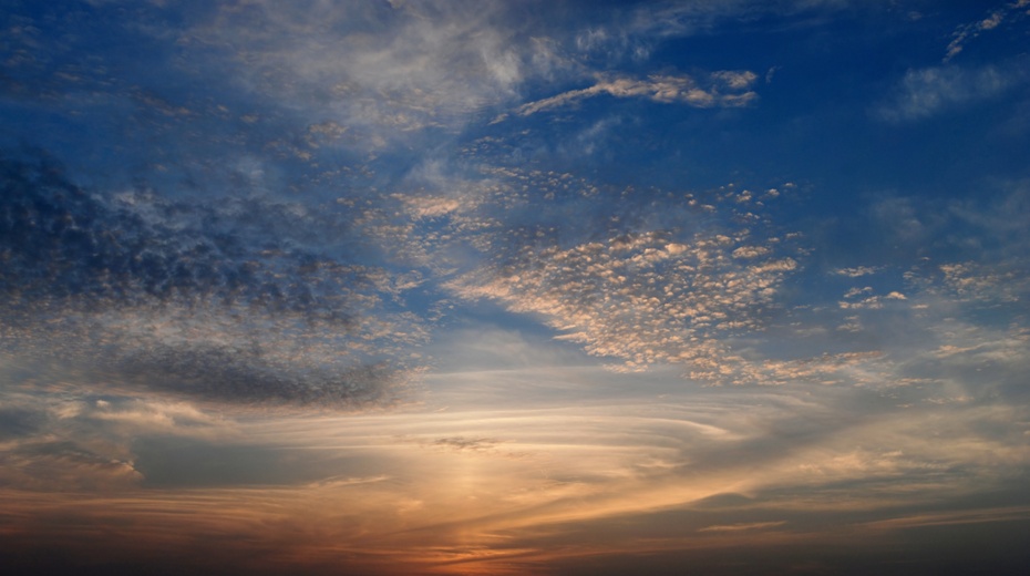 Tytuł: The sky near sunset. Porto Covo, west coast of Portugal, autor: Alvesgaspar, źródło:  t.ly/q2z89