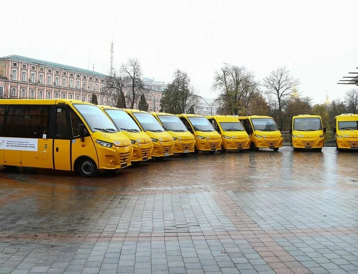 100 autobusów szkolnych dla ukraińskich dzieci