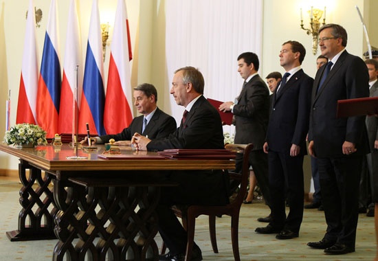 6.XII.2010: ministrowie Awdiejew i Zdrojewski podpisują list intencyjny w sprawie utworzenia Centrum Polsko-Rosyjskiego Dialogu.