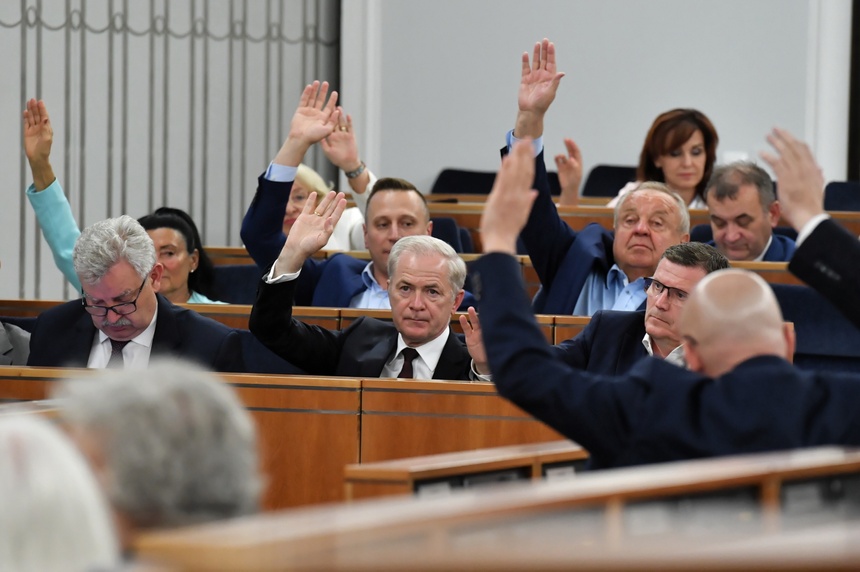 Senatorowie rozpoczęli posiedzenie, podczas którego zajmują się uchwaloną przed tygodniem nowelizacją ustawy o Sądzie Najwyższym, m.in. likwidującą Izbę Dyscyplinarną SN.Źródło: PAP/Piotr Nowak