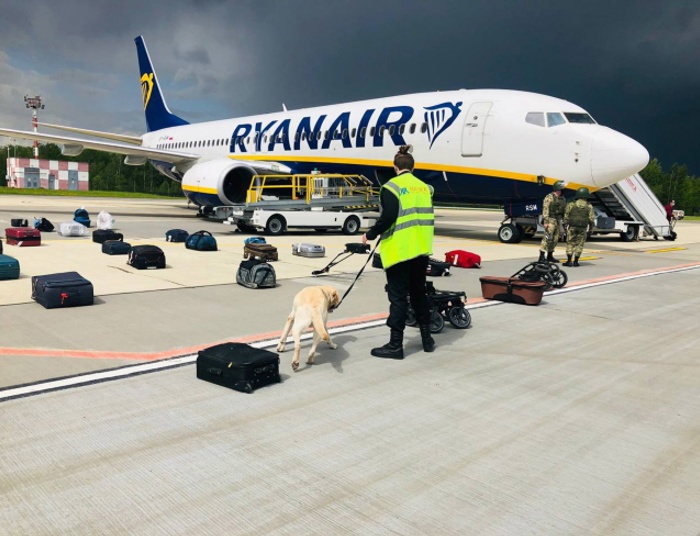 Rozmowa pilotów Ryanaira z białoruską kontrolą lotu! „Bomba może wybuchnąć nad Wilnem”