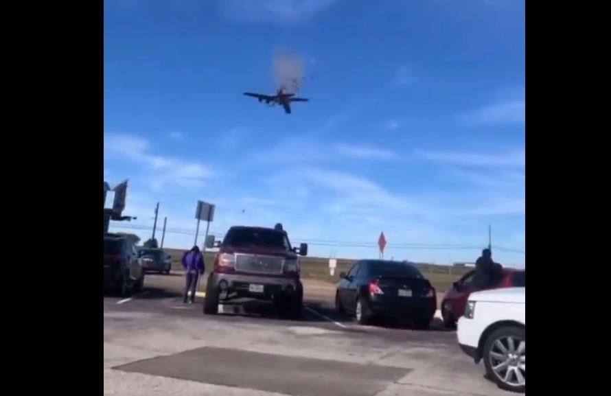 Moment zderzenia dwóch samolotów na pokazach lotniczych w Dallas.