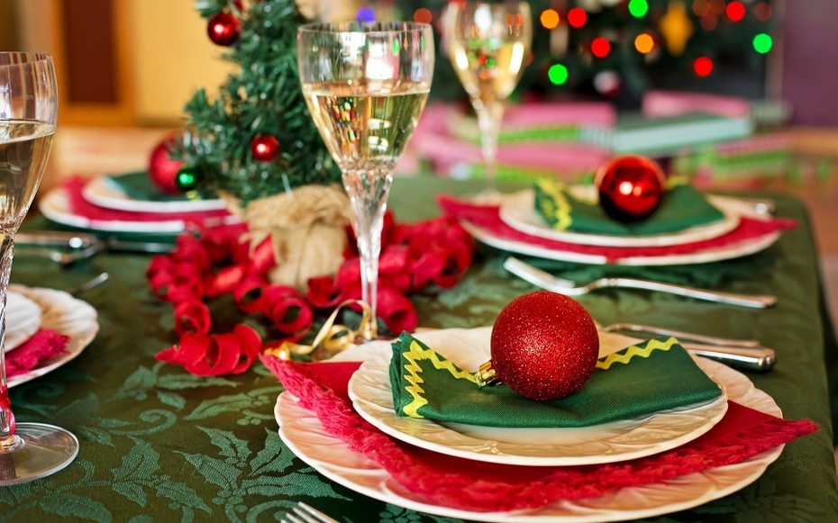 Stoły zazwyczaj uginają się od świątecznych potraw w polskich domach. Fot. Pixabay