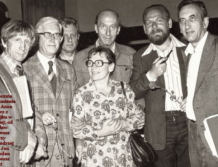 Na samym dnie - słychać pukanie od spodu