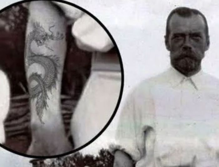 Jerzy V vs Nawrocki. Tatuaże