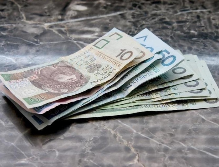 Zarabiający 4200 złotych to bogacz?