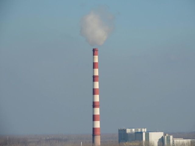 Smog z komina fabrycznego