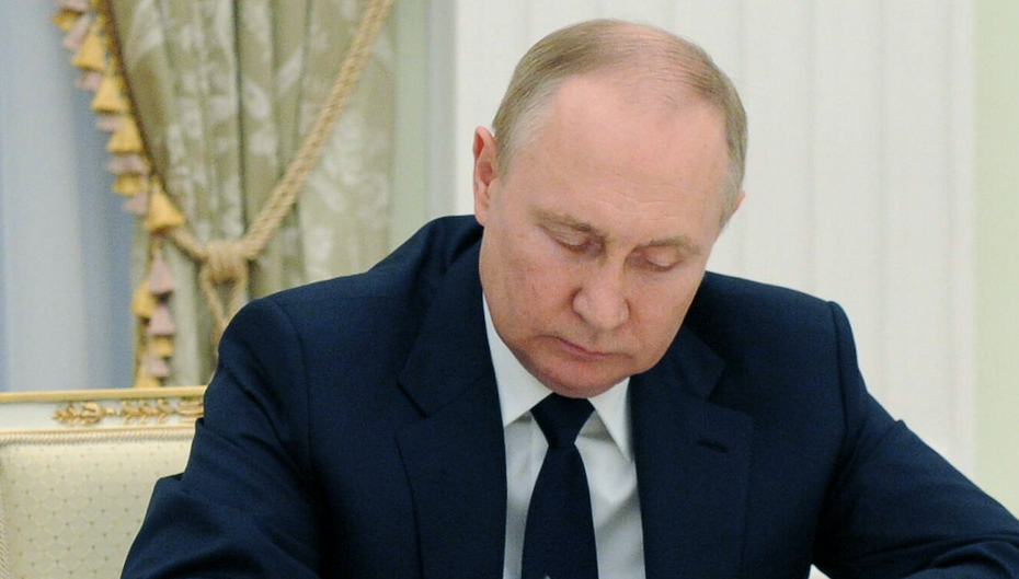 Prezydent Rosji nie może być zadowolony z tego, jak radzi sobie rosyjska armia w Ukrainie. MIKHAEL KLIMENTYEV/SPUTNIK/KREMLIN POOL/PAP/EPA