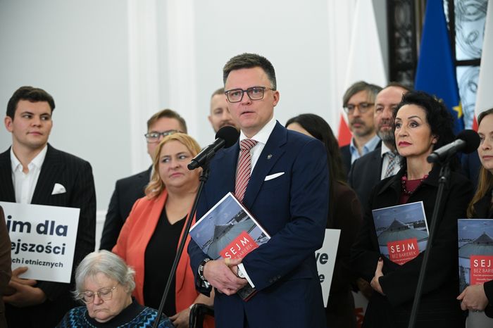 Służby na tropie podpisu Hołowni. Agenci w urzędzie miasta