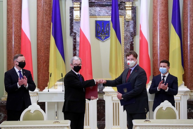 Prezydenci Polski i Ukrainy, prezes PGNiG i szef ukraińskiego Funduszu Mienia Państwowego, Kijów 12.10.2020 r. Fot. PAP/ EPA
