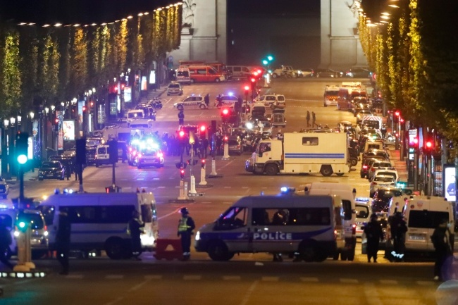 Kolejny zamach terrorystyczny w Paryżu. Fot. PAP/EPA