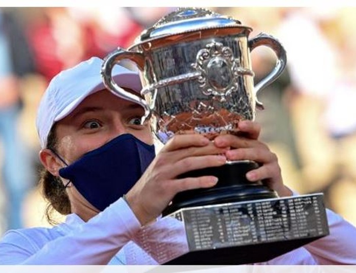 Iga Świątek w fenomenalnym stylu zdobywa mistrzostwo w Roland Garros.