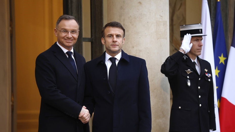 Andrzej Duda (L), Emmanuel Macron (P). PAP/EPA/YOAN VALAT