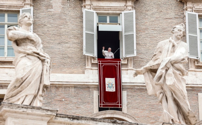 Watykan wystąpił przeciwko projektowi ustawy w sprawie homofobii i transfobii, nad którą pracuje Senat Włoch. Fot. Fot. PAP/EPA/GIUSEPPE LAMI