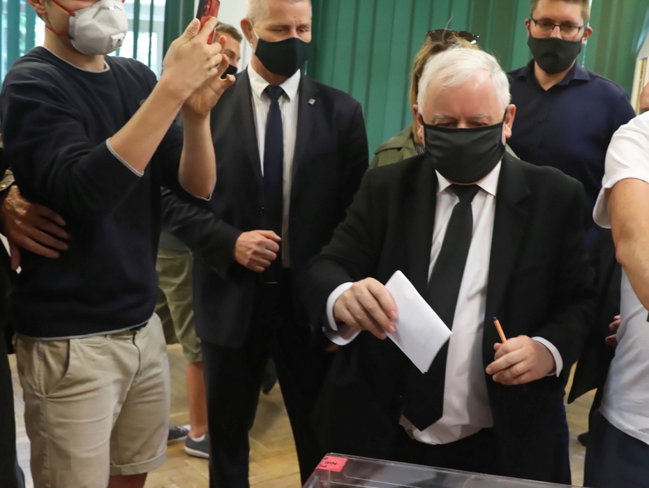 Jarosław Kaczyński głosował na warszawskim Żoliborzu. Fot. PAP/Tomasz Gzell