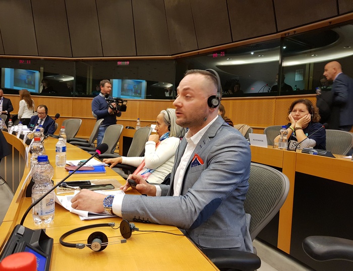 Były pracownik opowiedział w europarlamencie o pracy w TVP. Wybuchła awantura