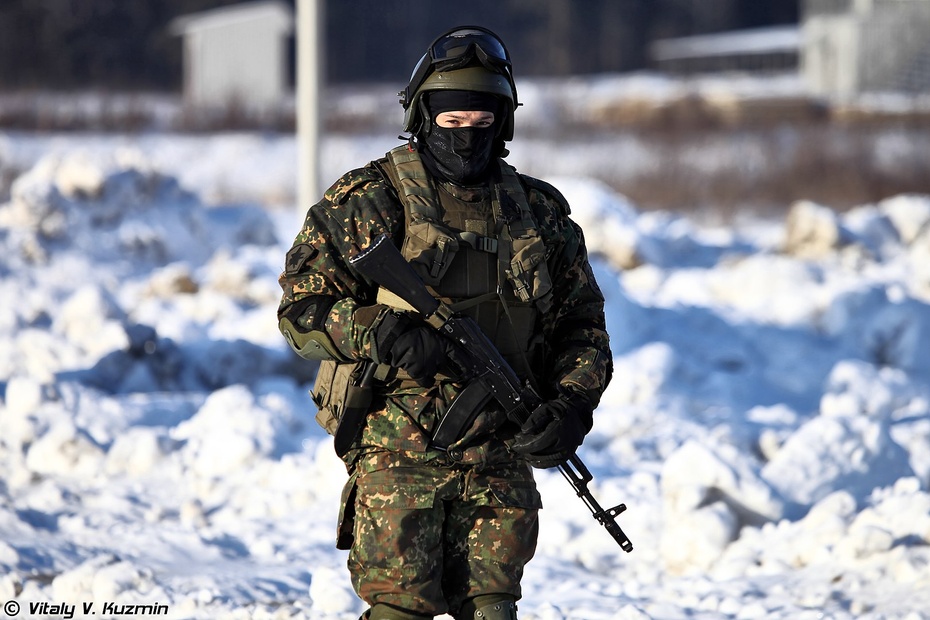 Rosyjski żołnierz zimą. Źródło: commons.wikimedia.org