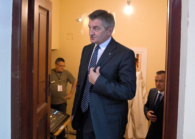 Marek Kuchciński, były marszałek Sejmu, cieszy się większym zaufaniem niż lider Platformy Obywatelskiej Grzegorz Schetyna