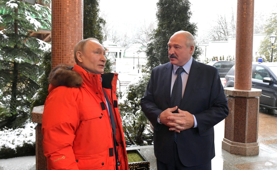 Prezydenci - Rosji Władimir Putin i Białorusi Aleksandr Łukaszenka. Spotkanie 7 lutego 2020 r. Fot. en.kremlin.ru