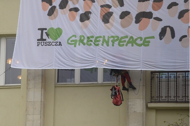 Greenpeace nie chce wyborów prezydenckich w Polsce w czasie pandemii koronawirusa. Fot. PAP/Bartłomiej Zborowski