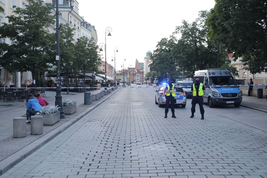 Krakowskie Przedmieście zostało ewakuowane Fot. PAP/Abert Zawada