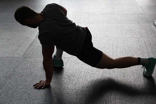Stretching, czyli rozciąganie i uelastycznianie mięśni.