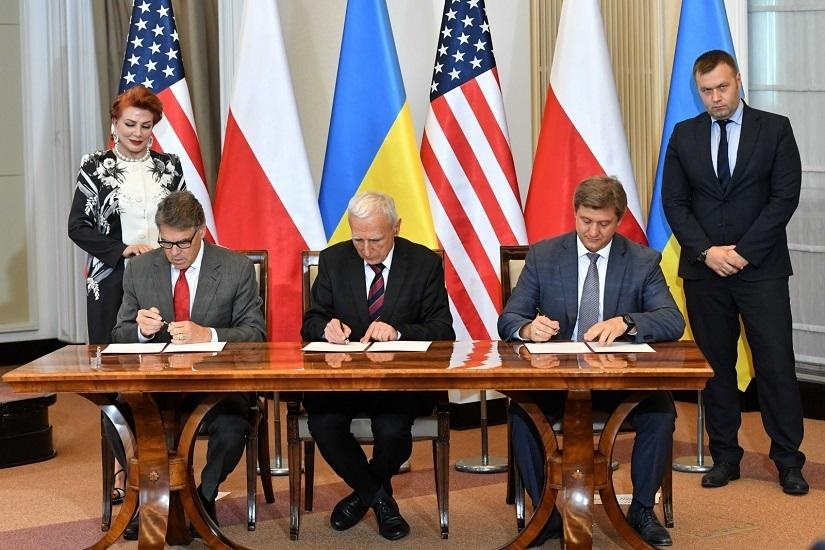 Polska, Ukraina i USA zobowiązały się do wzmocnienia regionalnych dostaw gazu LNG. Fot. PAP/Piotr Nowak