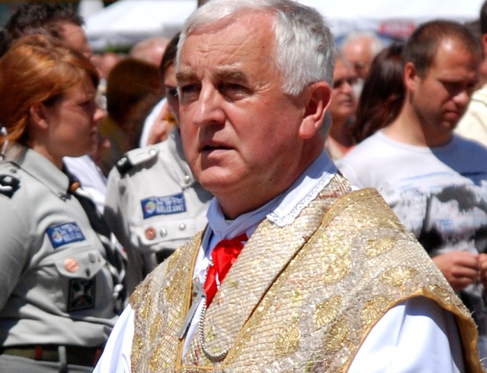 Afera w krakowskim Kościele. Oskarżony o molestowanie biskup opuścił archidiecezję