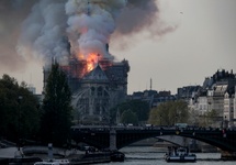 Katedra Notre Dame.Płonąca katedra Notre Dame.
