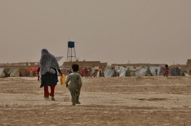 Obóz dla uchodźców w Afganistanie, fot. UNHCR/Edris Lutfi