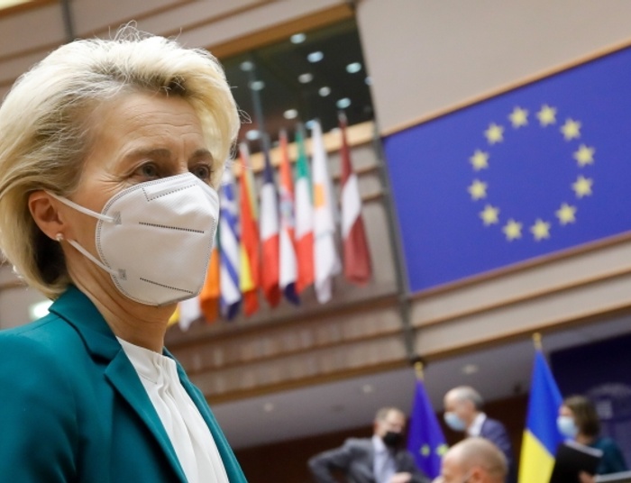 Najważniejsi unijni urzędnicy, coraz częściej mówią „polskim głosem”