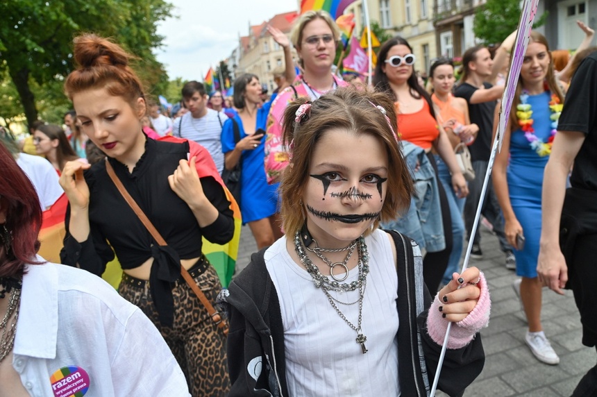 Uczestnicy IV Szczecińskiego Marszu Równości na ulicach miasta. Fot. PAP/Marcin Bielecki
