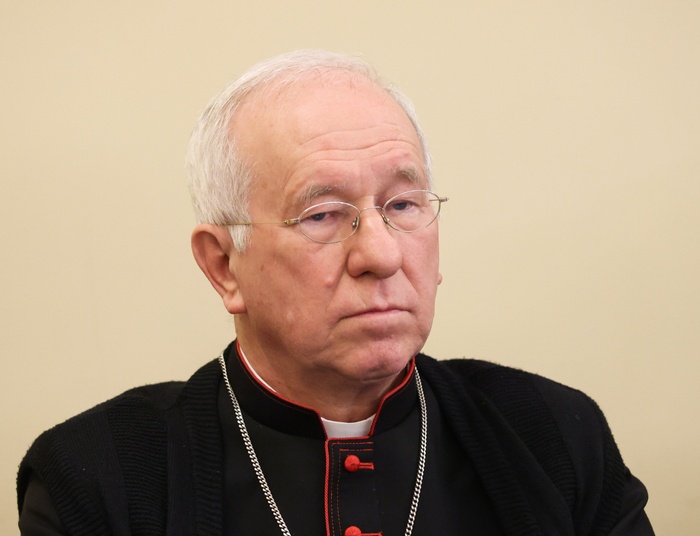 Papież sprząta wśród polskich hierarchów. Biskup tuszował pedofilię