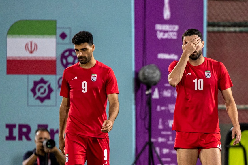 Irańscy piłkarze na mundialu w Katarze. Fot. PAP/EPA/MARTIN DIVISEK