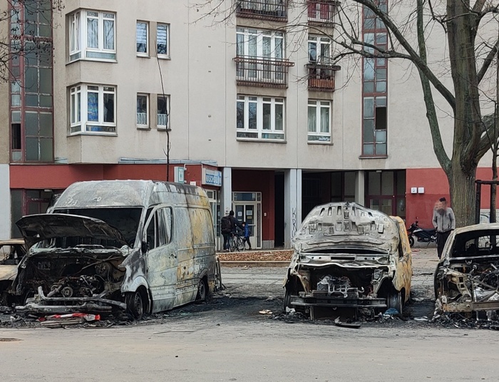 Sylwester w Niemczech. Policja musiała ochraniać strażaków, rzucano w nich petardami