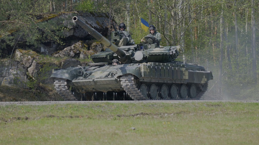 Agencja Ukrinform, powołując się na publikację w niemieckim magazynie "Spiegel" informuje o nieformalnej umowie krajów NATO mówiącej o niedostarczaniu czołgów do Ukrainy. (fot. Flickr/7th Army Training Command)