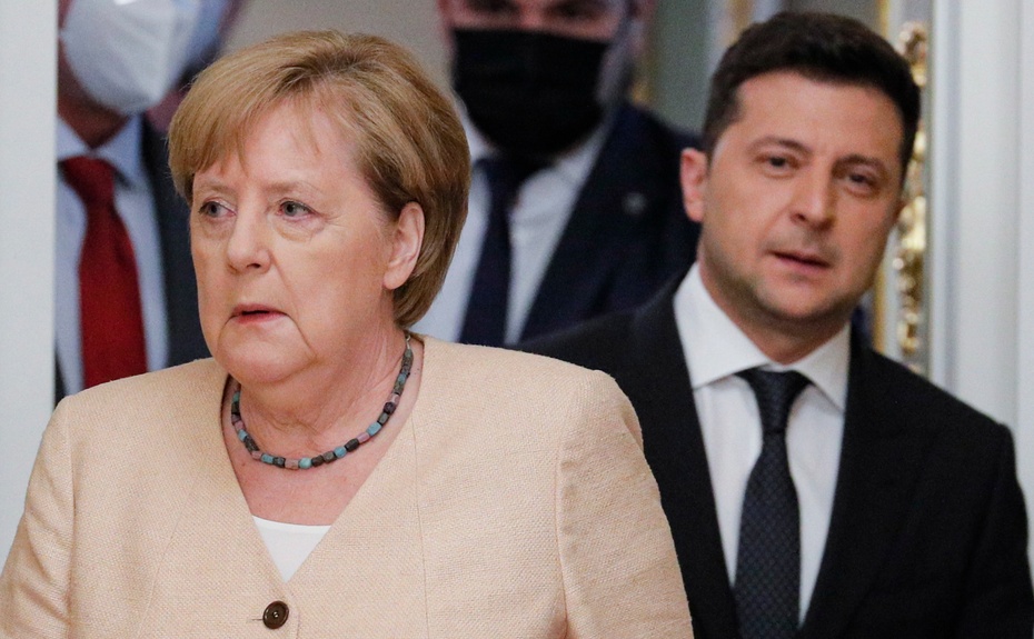 Angela Merkel spotkała się z prezydentem Ukrainy Wołodymyrem Zełenskim. fot. PAP/EPA/SERGEY DOLZHENKO / POOL