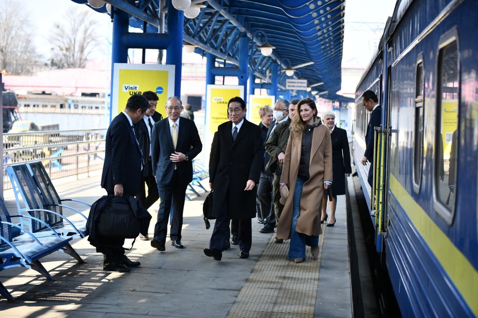 Premier Japonii jechał pociągiem z Rzeszowa do Kijowa, fot. Twitter