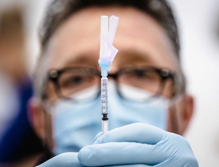 Wirusolog: Jeśli nie zaszczepimy 32 milionów Polaków, to pandemia będzie trwać