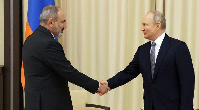 Putin i Pashinyan nie ukrywają swoich bliskich relacji. Zdjęcie sofiaglobe.com
