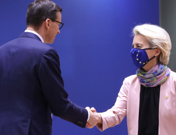 UE. Kto, komu i dlaczego dał „zlecenie na Polskę”?