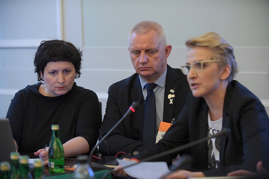 Od lewej: Agata Diduszko-Zyglewska,  Marek Lisiński, Joanna Scheuring-Wielgus. Fot. PAP/Marcin Obara