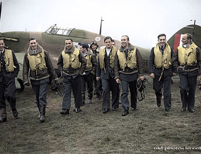 Brytyjczyk odbudowuje samolot. W ten sposób chce złożyć hołd Polakom