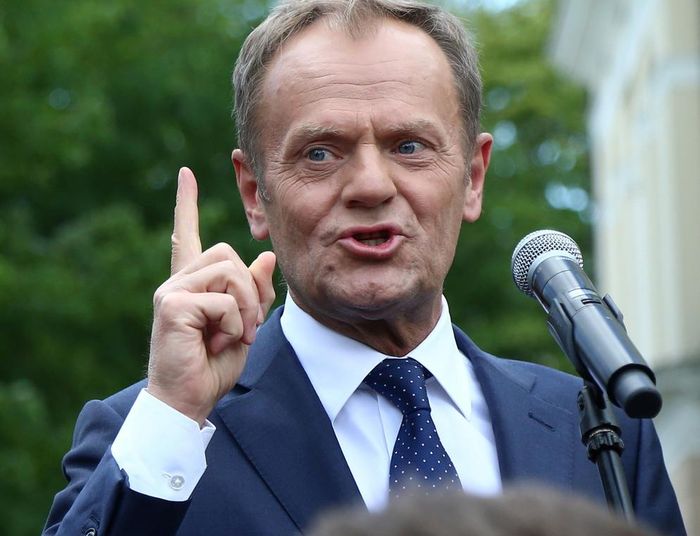 Tusk wysyła swoich ministrów „do spowiedzi” przed wyborcami, sam ma czyste sumienie?