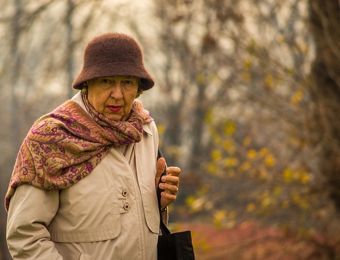 W Warszawie seniorzy tracą najwięcej przez oszustów. A w skali kraju to 60 mln zł w 2018