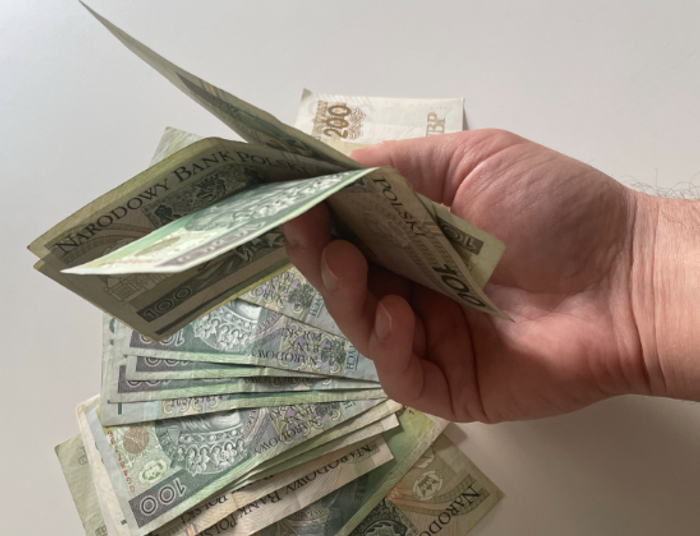 Pensje idą w górę. Podwyżki mają też drugą stronę medalu