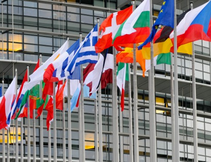 EUROPARLAMENT I ROSJA: WRESZCIE BEZ ŚWIATŁOCIENI