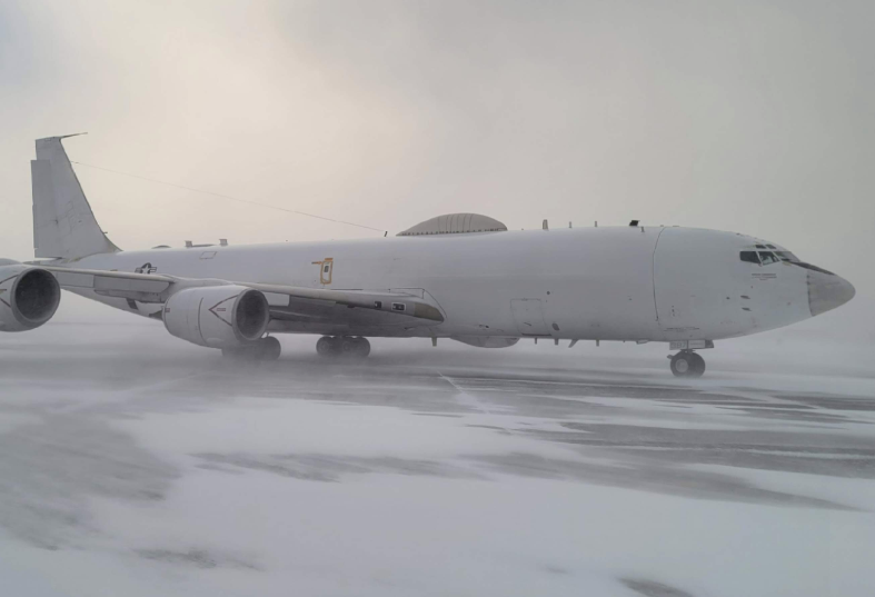 Boeing E-6B na Islandii. Źródło: Twitter/@US_EUCOM